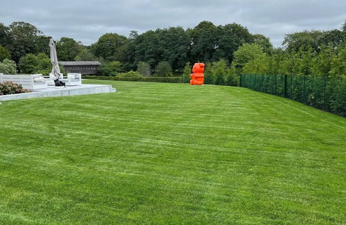 Bridgehampton House | Bridgehampton on Private Cul-de-sac overlooking pond