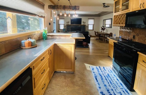Bridgeland House | Bridgeland house max 7pax, PETS friendly, BBQ patio, 5' to DT, Calgary Towel,zoo