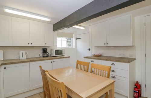 Eardisland Cottage | BRIDGEND COTTAGE, pet friendly, with open fire in Eardisland