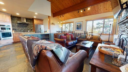 Mammoth Lakes Apartment | Bridges Townhome #15 Condo