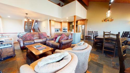 Mammoth Lakes Apartment | Bridges Townhome #15 Condo