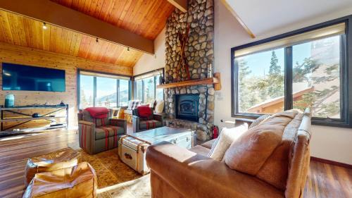 Mammoth Lakes Apartment | Bridges Townhome #5 Condo