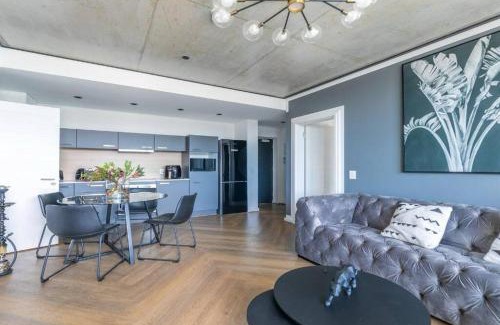 Century City Apartment | Bridgewater Paradise