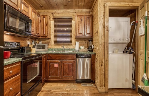 Sevierville Cabin | Bridgewood Cabin, Hot Tub, FREE Attraction tickets, WIFI!