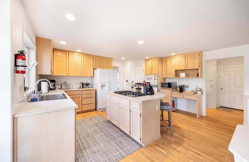 Brier House | Brier 5BR Retreat w/Pool Table, Deck, Central AC