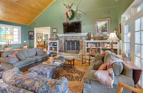 Pelham House | Brigadoon: Wide Open Valley Views, Monteagle/Sewanee: located by The Assembly.