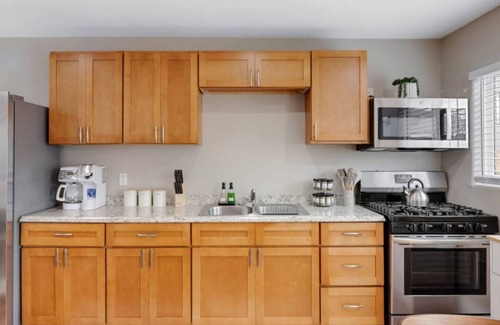 Grant Hill Apartment | Briggs|HEATED Pool/Spa|Downtown|Freeways|Beaches