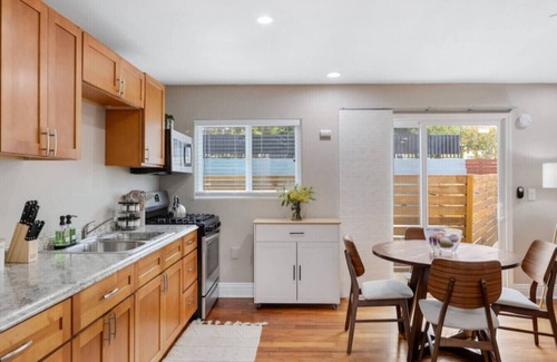 Grant Hill Apartment | Briggs|HEATED Pool/Spa|Downtown|Freeways|Beaches