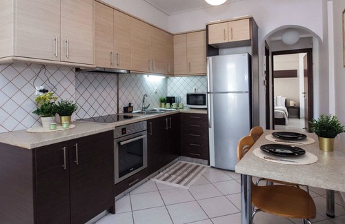 Ampelokipoi Apartment | Bright 1 Bd Apt in Ampelokipoi with Balcony