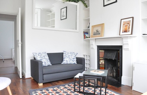 St. Helen's Apartment | Bright 1 BDR Flat Perfect for City Getaway