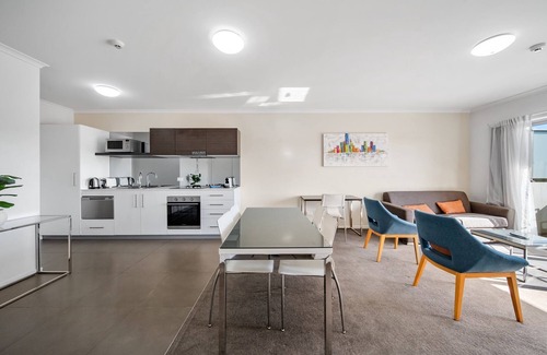 Greenway Apartment | Bright 1-Bed Apartment with Balcony