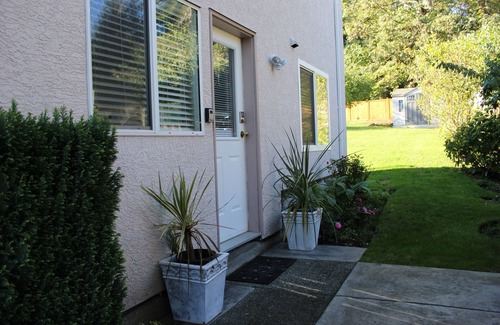 Sooke Apartment | Bright 1 bedroom suite/Self check in/Full kitchen/Wifi/Netflix/Optic TV