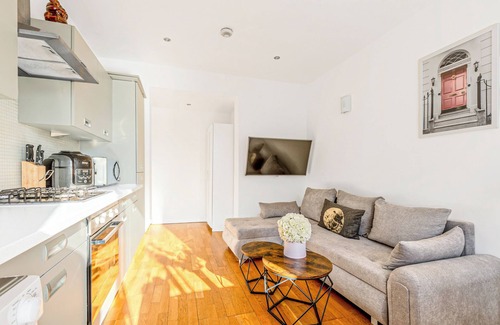 Chelsea Riverside Apartment | Bright 1 BR Apt on the Kings Road, Chelsea