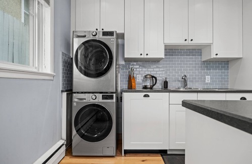 Ramsay Apartment | ☼ Bright 1 BR ☼ Near stampede/DT/concerts/hockey games/BMO/inglewood/Zoo