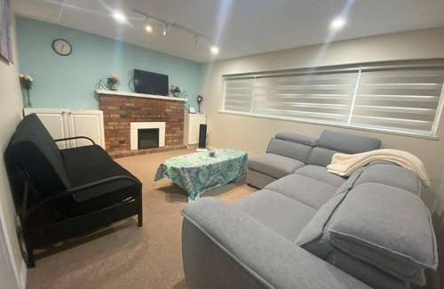 Delta Apartment | Bright 1 BR suite w/ free parking & wifi & Netflix