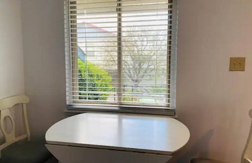 Castro Valley Apartment | Bright 1 BR w/AC, Free Parking, Washr/Dryr