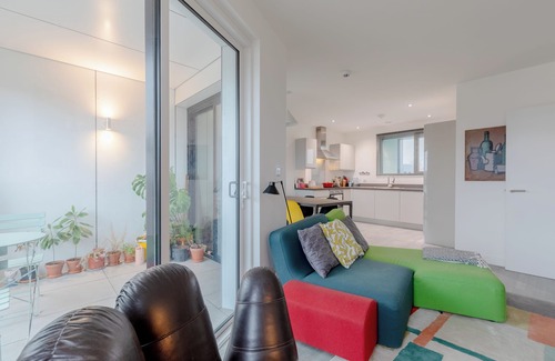 Coldharbour Apartment | Bright 1BD Flat w/Balcony - Heart of Brixton!