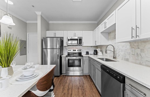 Alden Bridge Apartment | Bright 1BR in Magnolia + Near Woodlands Waterway