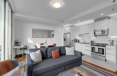 Downtown Tulsa Apartment | Bright 1BR Near BOKCenter-Gym,Lounge,Balcony,PetOK