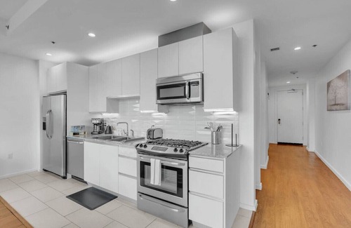 Downtown Tulsa Apartment | Bright 1BR Near BOKCenter-Gym,Lounge,Balcony,PetOK