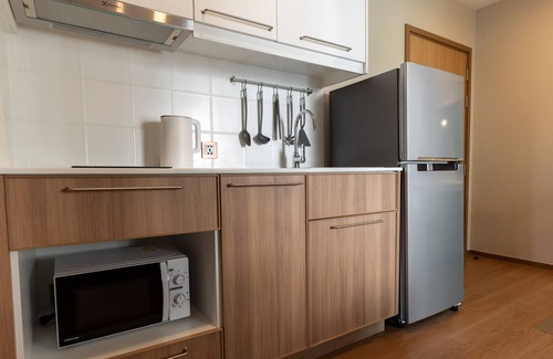 Ban Saiyuan Apartment | Bright 1BR X413 Desk & Pool View