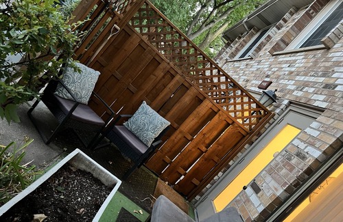 St. Louis Park Condo | Bright 2 bd in St Louis Park!Great location West End shopping + restaurants.
