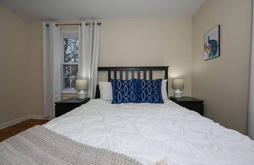 Cuyahoga Falls House | Bright 2 Bd Perfect for Traveling Professionals!