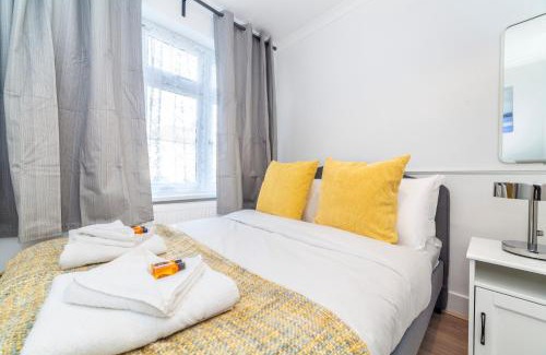 Enfield Highway Apartment | Bright 2 BDR Apartment w Parking