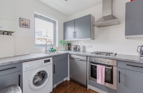 Kennington Apartment | Bright 2 Bed Flat in Lambeth With Private Balcony