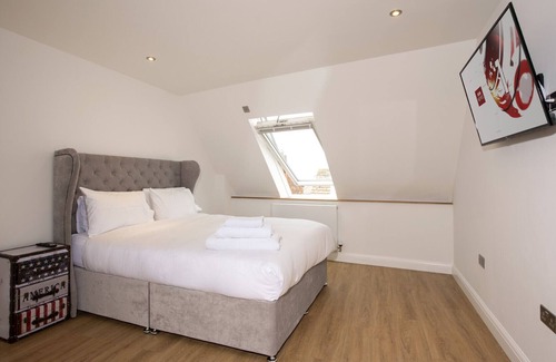 Swindon Apartment | Bright 2 Bed Flat in the heart of Old Town Swindon