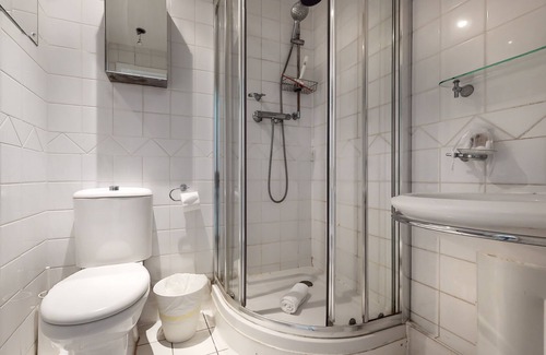 Fulham Apartment | Bright 2-Bed Garden Flat in West Kensington