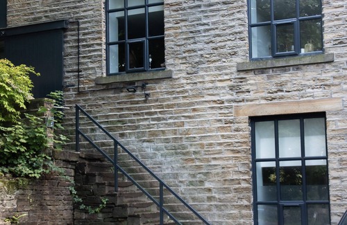 Cartworth Apartment | Bright 2-Bed with Scenic Views in Holmfirth