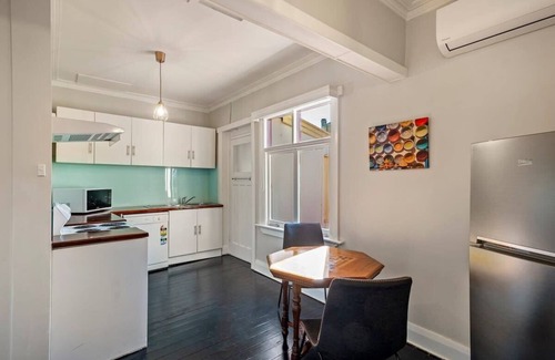 Hobart Central Business District Apartment | Bright 2 bedroom apartment - easy walk to the CBD