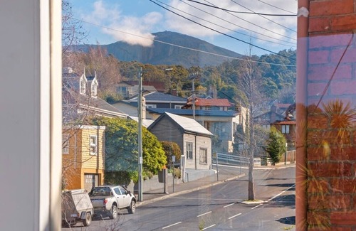 Hobart Central Business District Apartment | Bright 2 bedroom apartment - easy walk to the CBD