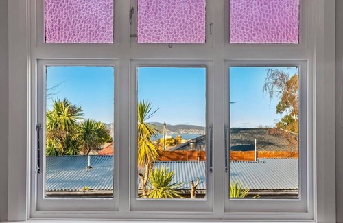Hobart Central Business District Apartment | Bright 2 bedroom apartment - easy walk to the CBD