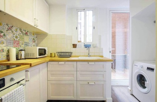 la Vila de Gracia Apartment | Bright 2 bedroom in the best area of Barcelona.