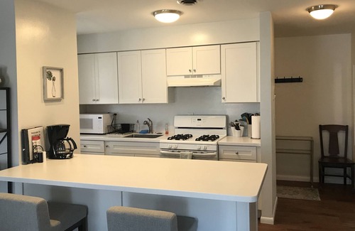 Saugerties Apartment | Bright 2 Bedroom in the Village! Views!