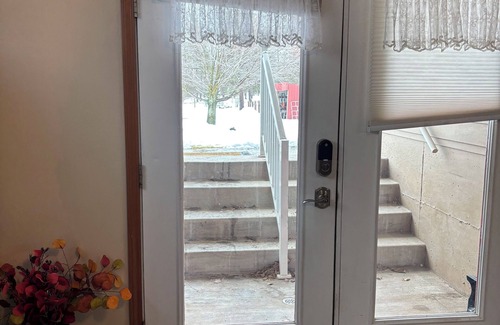 Spokane House | Bright 2-bedroom Mother-in-Law Basement unit with WiFi, AC in Nine Mile Falls