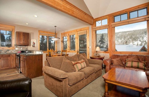 Keystone Condo | Bright 2 Bedroom Premier Townhouse with Fireplace!