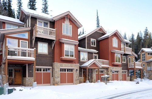 Keystone Condo | Bright 2 Bedroom Premier Townhouse with Fireplace!