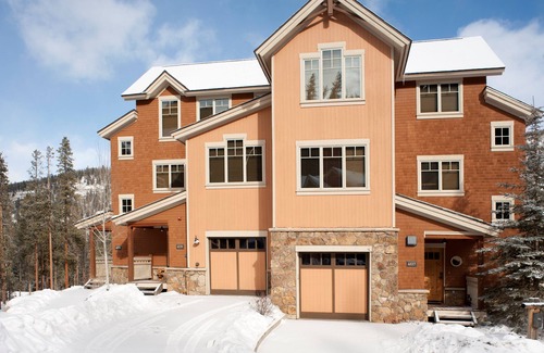 Keystone Condo | Bright 2 Bedroom Premier Townhouse with Fireplace!
