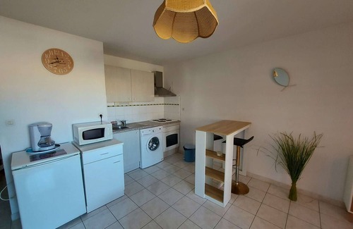 Le Grau-dʼAgde Apartment | Bright 2-Room Apartment with Loggia, 50m from Beach, Shops Nearby