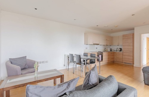 Livesey Apartment | Bright 2BD Flat with Balcony, South East London