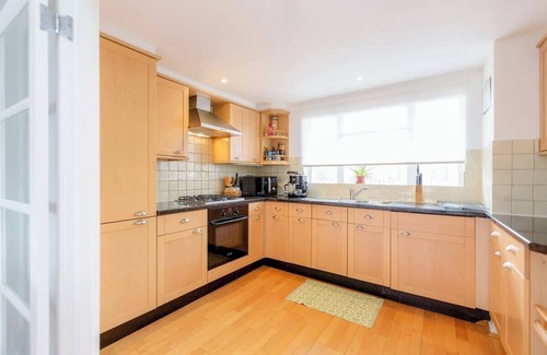 Holland Park Apartment | Bright 2bed flat in Holland Park-Notting Hill