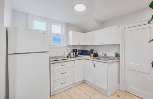 Durham Region Apartment | Bright 2BR Apt Near Downtown & Beach | Free Parking