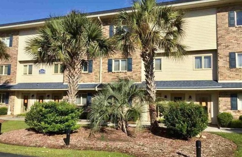 Surfside Beach Apartment | Bright 2BR Getaway | Quick Drive to the Beach
