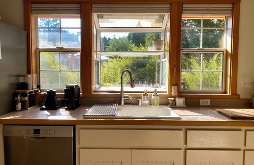 Volcano House | Bright 2BR in Charming Gold Rush Town w/Cozy Fireplace & Tree Views