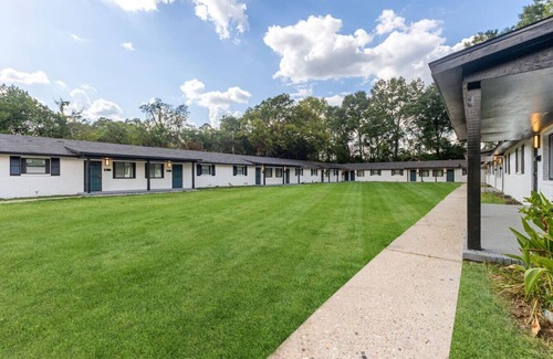 Columbus Apartment | Bright 2BR Retreat I Free Parking