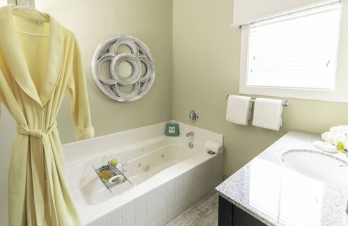 Lackey Resort | Bright 2BR Townhome w/Full Kitchen + Family-Friendly Outdoor Space | 2 Units