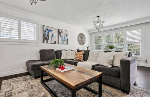 Northeast Mississauga Apartment | Bright 3-BDRM House, Family Home & Parking, YYZ Airport